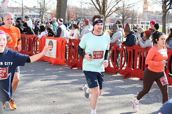 Finish5Mile_1584