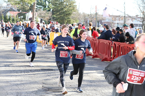 Finish5Mile_1900