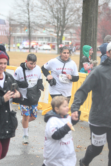 FinishFunRun_0557